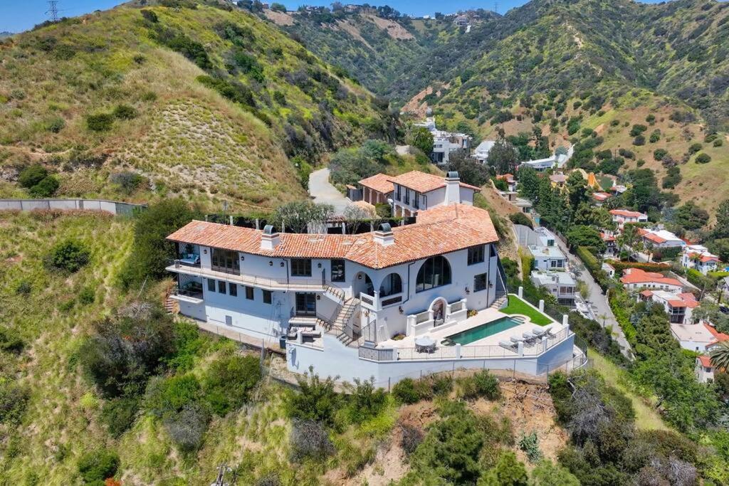 Villa Hollywood Hills Luxury Spanish Estate With Pool & Views Los Ángeles
