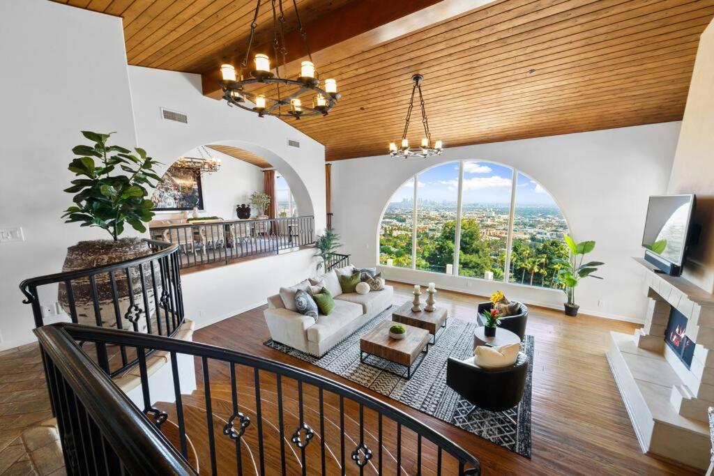 Villa Hollywood Hills Luxury Spanish Estate With Pool & Views